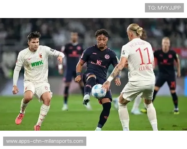 意甲佛罗伦萨边路传切,禁区多次混战—攻防之间的细腻节拍