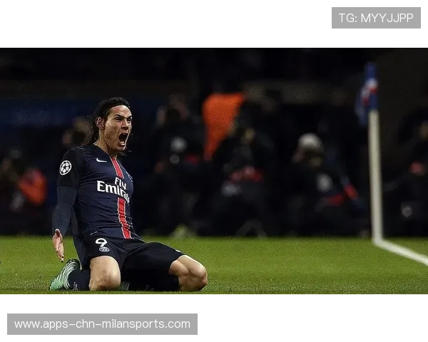 卡瓦尼深夜独自跑步被粉丝偶遇