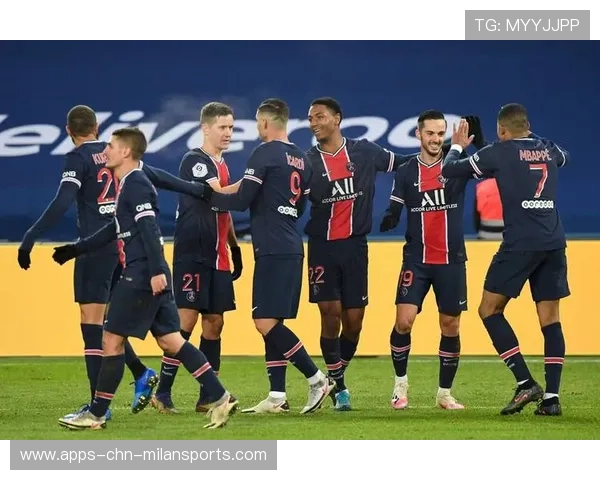 法甲巴黎中场精确分球,锋线接连冲击