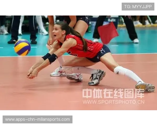 女排自由人救球救出时代名场面