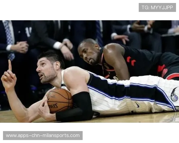 武切维奇背身强攻连续得分，公牛稳定输出