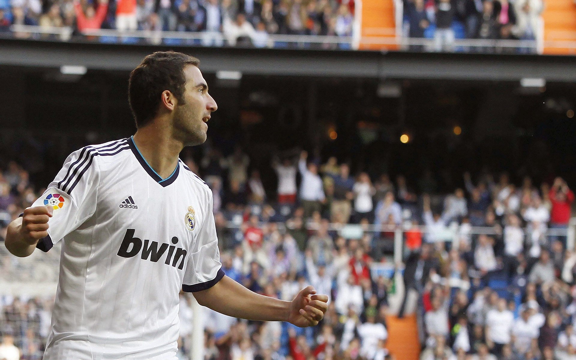 巴黎圣日耳曼再次夺冠，法甲霸主地位稳固